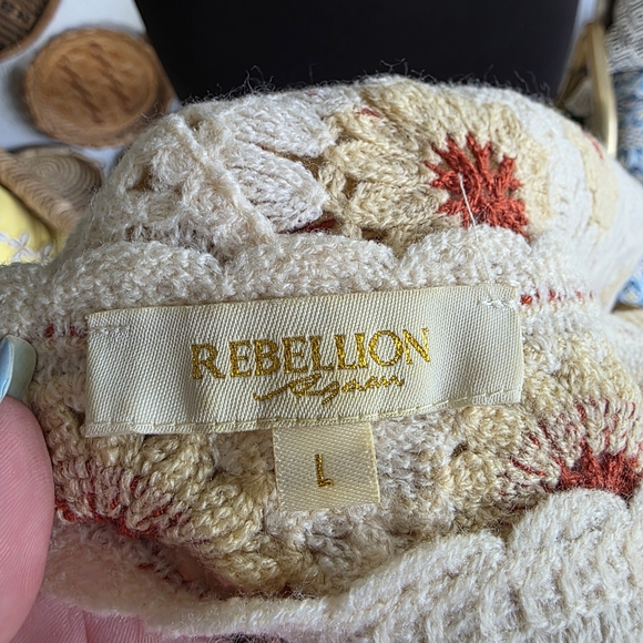 Rebellion Crochet Floral Crop Top - Cream and Red Daisy Jones Aesthetic - Picture 9 of 10
